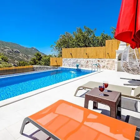 Peaceful Private Pool And Jacuzzi