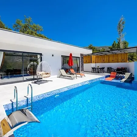 Peaceful Private Pool And Jacuzzi Kalkan